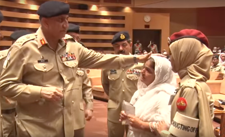 COAS spends a day with families of Army martyrs, Ghazis at GHQ