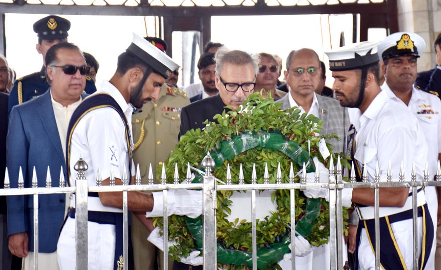 President Arif Alvi visits Mazar-e-Quaid, presented guard of honour