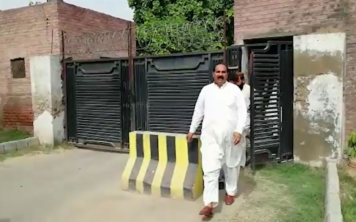 PML-N's MNA Zulfiqar Bhatti managed to flee after cancelling bail