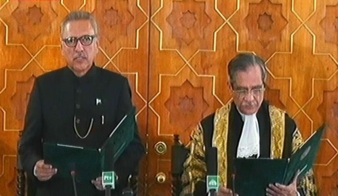 Arif Alvi takes oath as 13th President of Pakistan