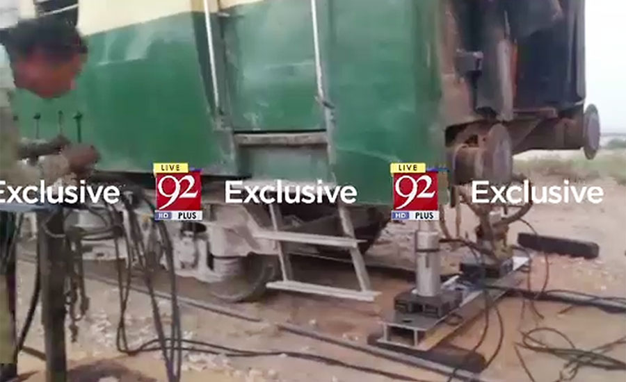 10 bogies of Kushhal Khan Khattak Express derail near Sehwan