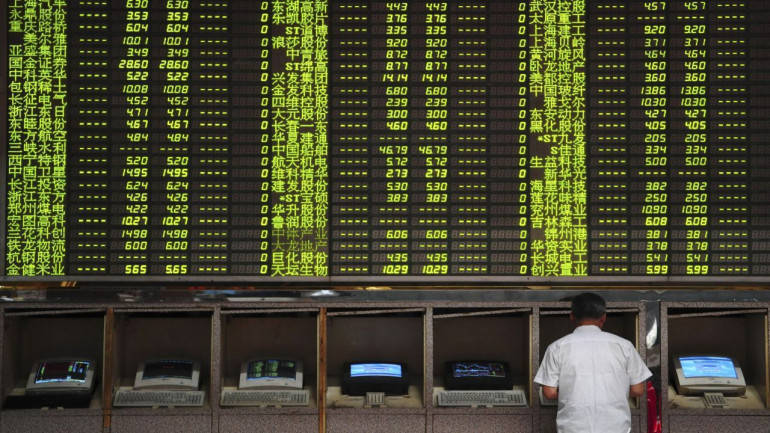 Asia stocks struggle as global woes persist, oil near two-month lows