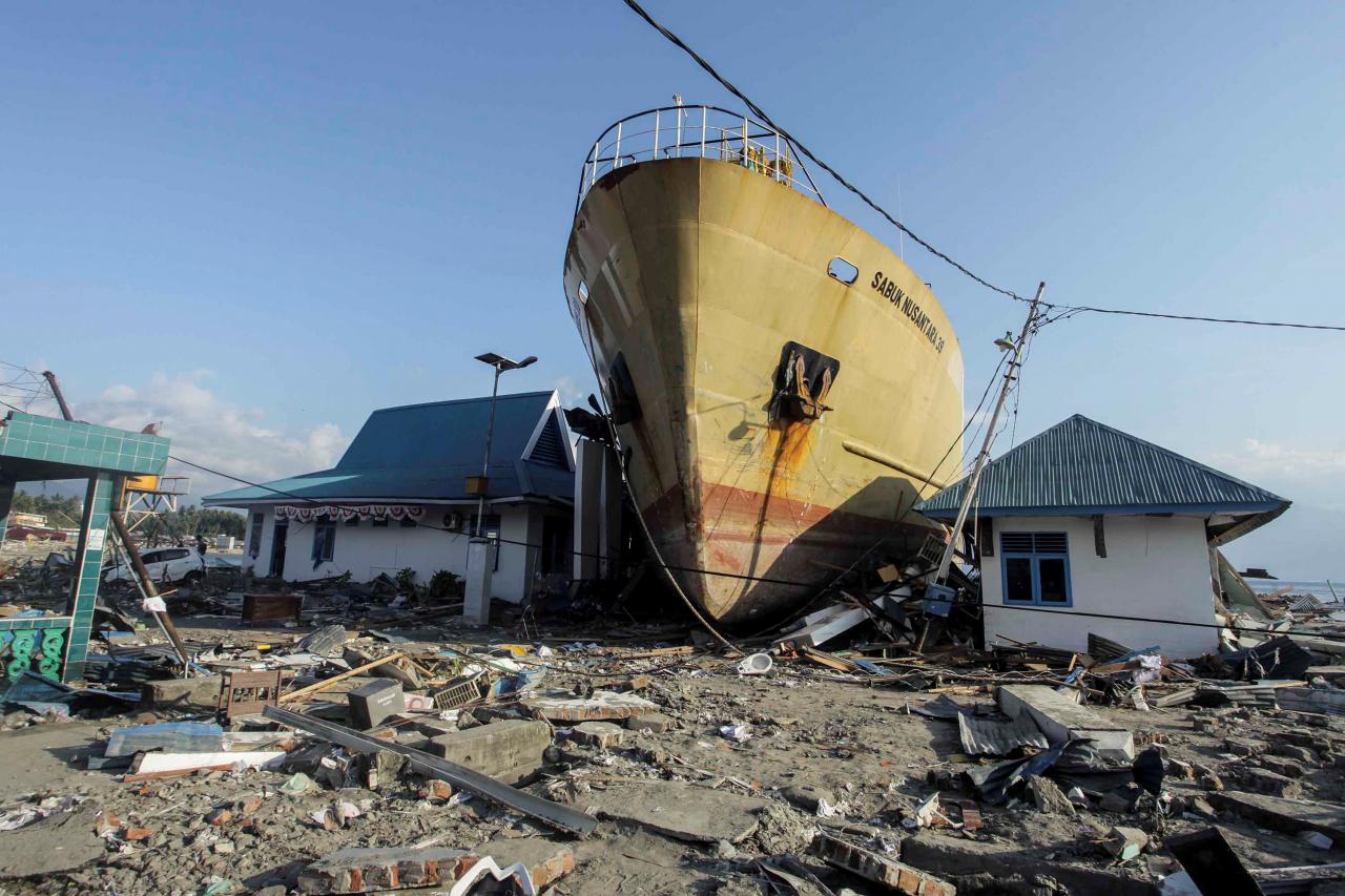 Scale of Indonesian disaster emerges but rescuers hold hope for survivors