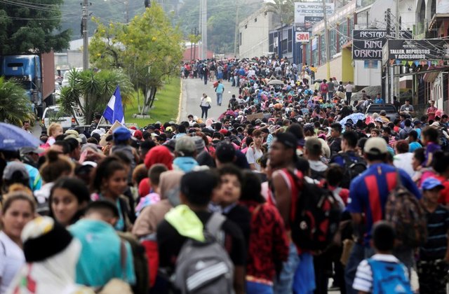 Honduran migrant group grows, heading for United States