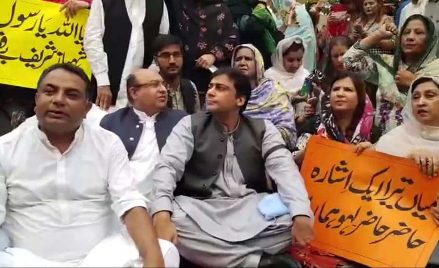 PML-N MPAs protest against Shehbaz’s arrest outside Punjab Assembly