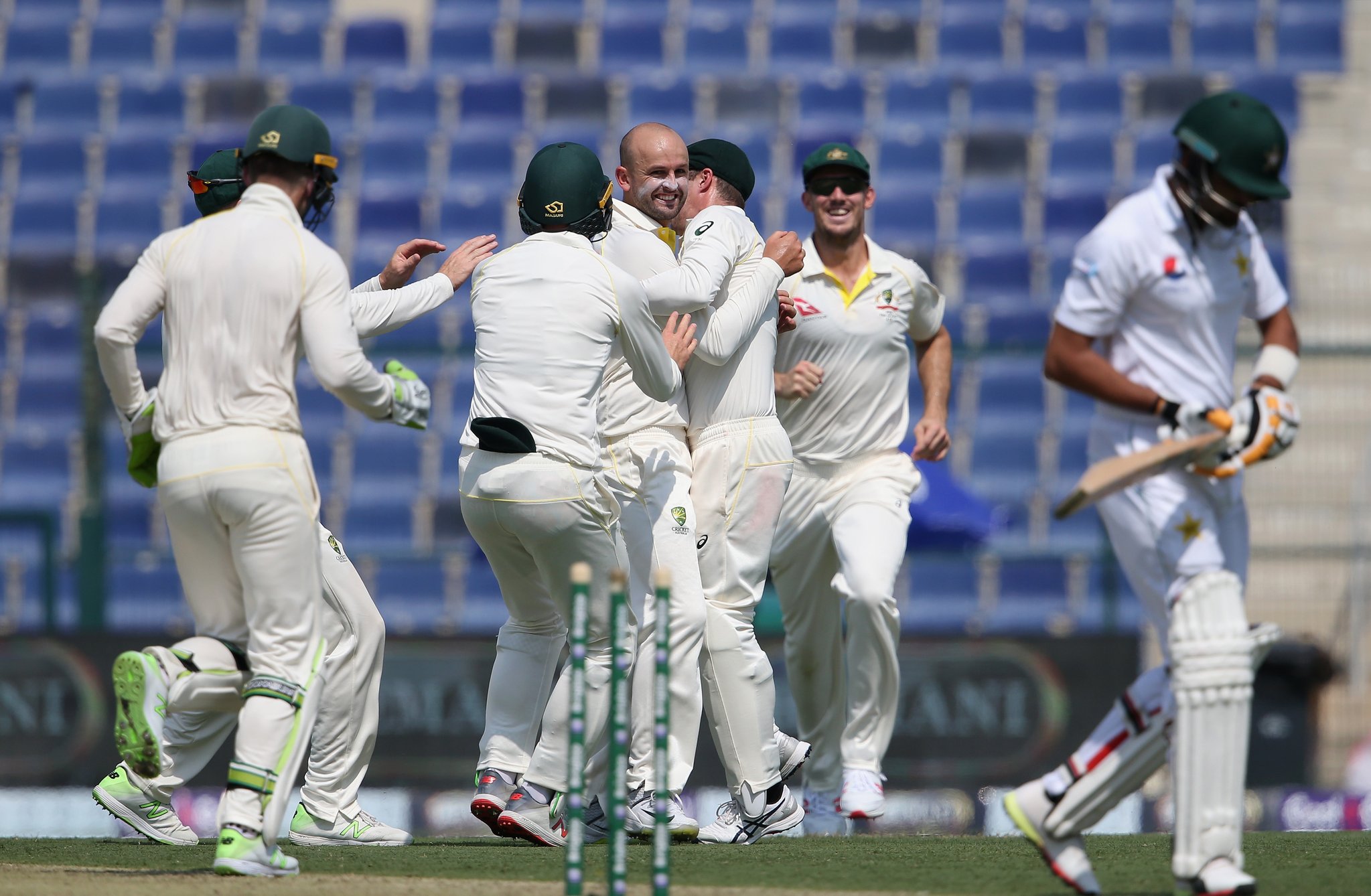 Pakistan lose six wickets for 204 runs in second Test