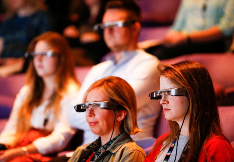 Smart caption glasses refocus the action for deaf playgoers