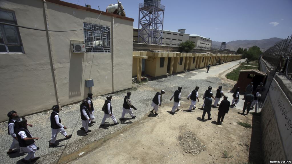 Suicide blast kills six near prison in Afghan capital
