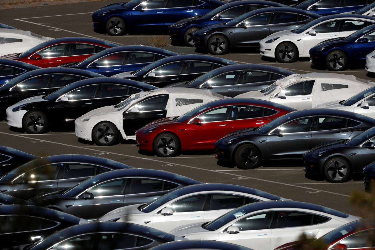 Tesla makes 7,400 Model 3s so far in October: Electrek
