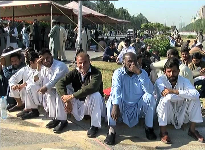 Utility Stores’ employees continue sit-in on second day in Islamabad