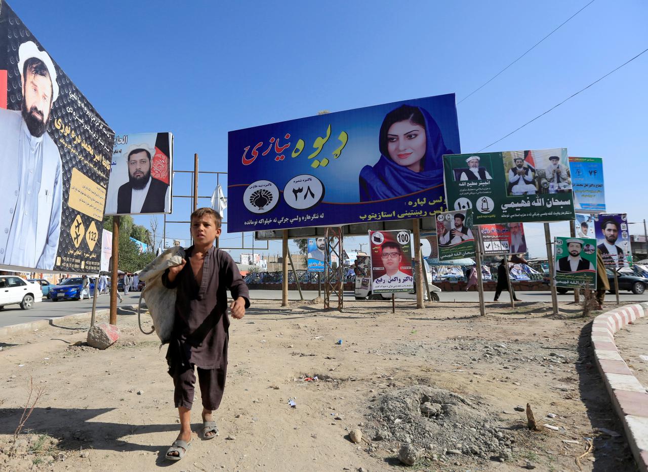 Women candidates face 'small-scale war' in Afghan election