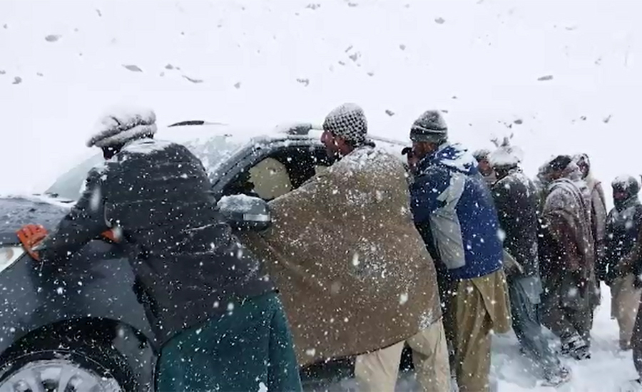 Snowfall paralyzes life in Naran, Kaghan & Northern Areas