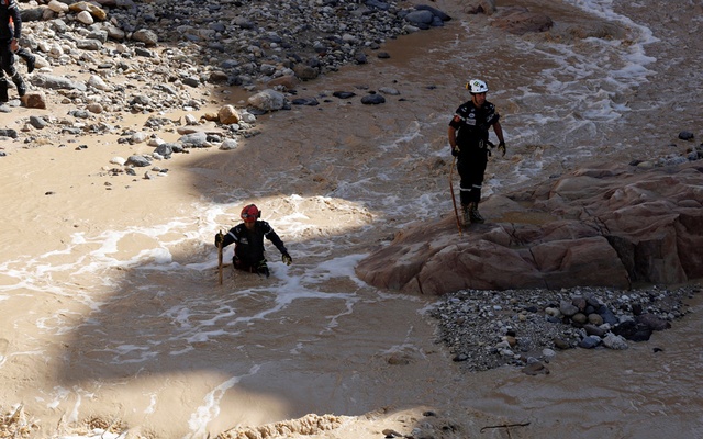 Rains and floods kill eight in Jordan, force tourists to flee Petra