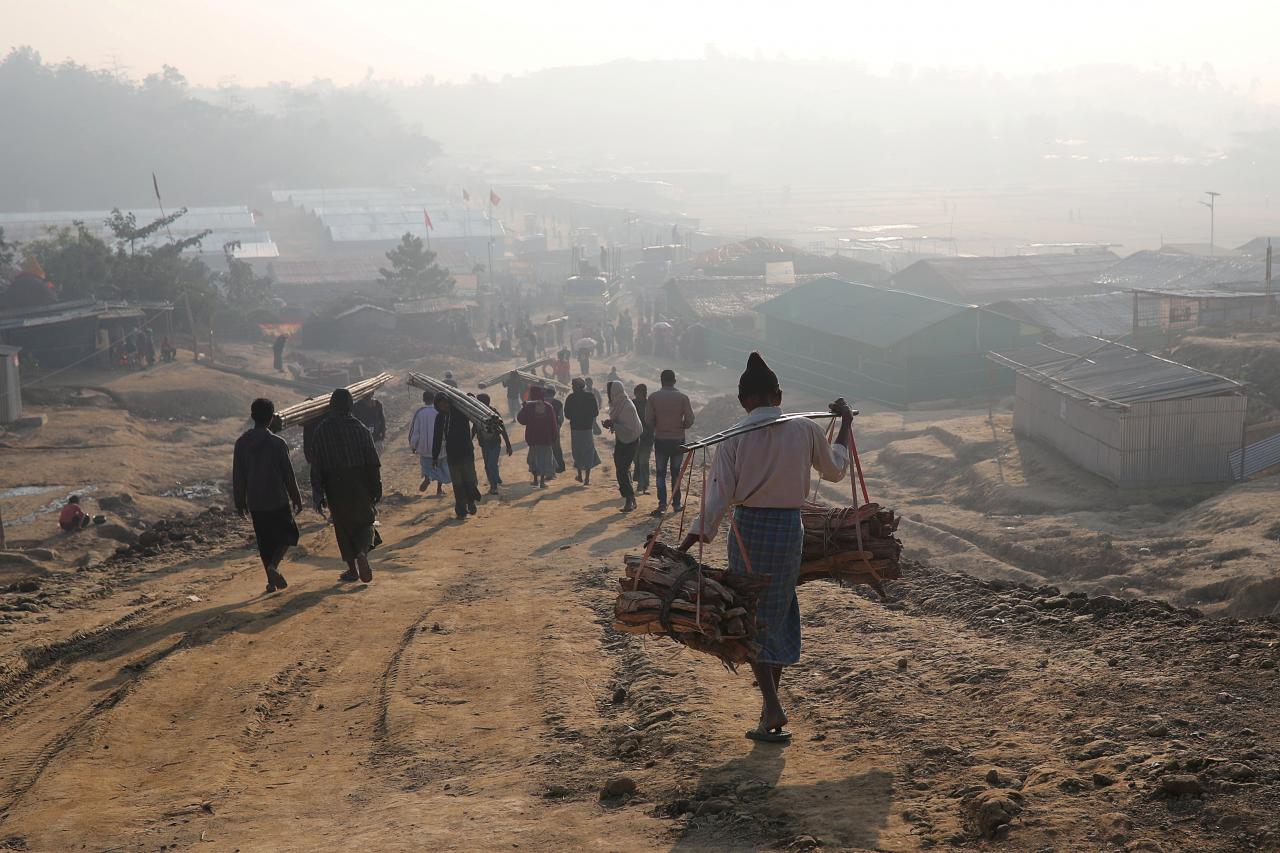 Rohingya Muslims flee refugee camps in Bangladesh