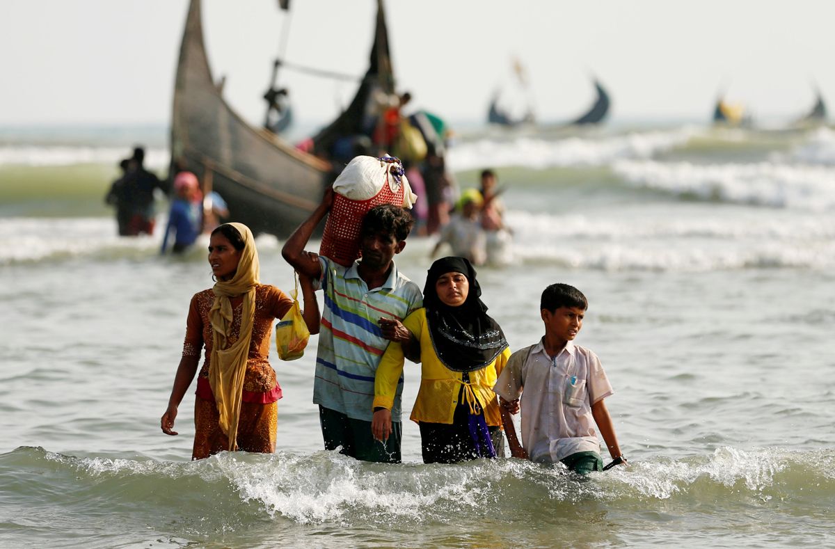 Dozens of Rohingya Muslims flee camps by boat, try to reach Malaysia