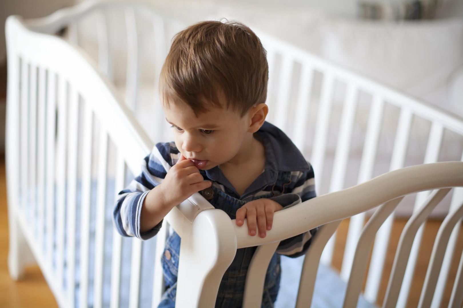 Toddlers may sleep better in cribs until age 3