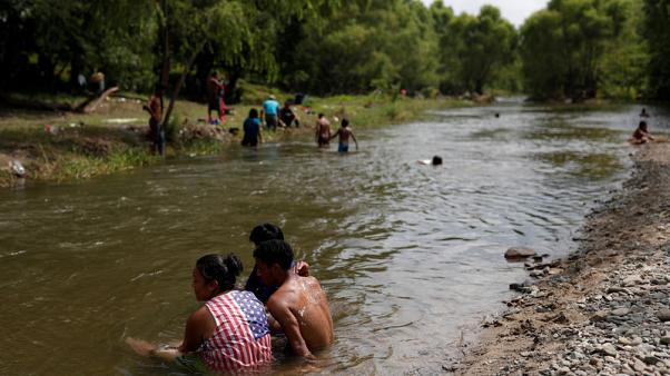 Caravan migrants rest in Mexico City, some deterred by US hostility