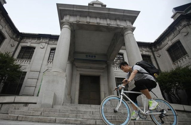 South Korea govt think tank calls for central bank to refrain from rate hikes