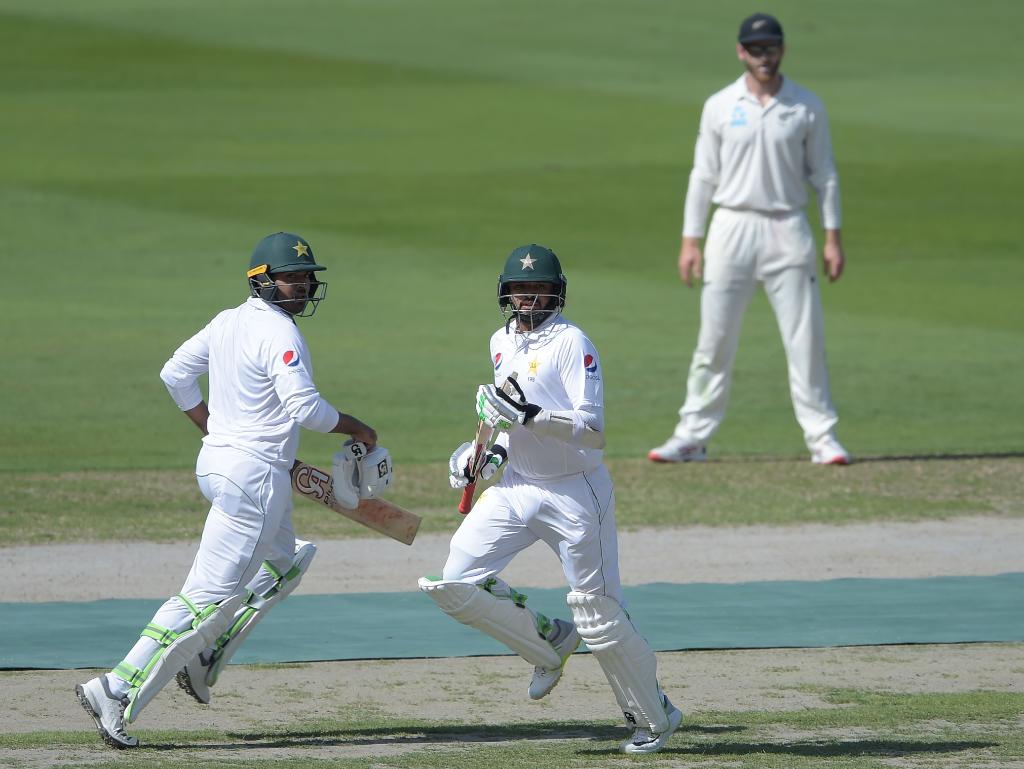 Azhar and Sohail help Pakistan post 207-4 on opening day