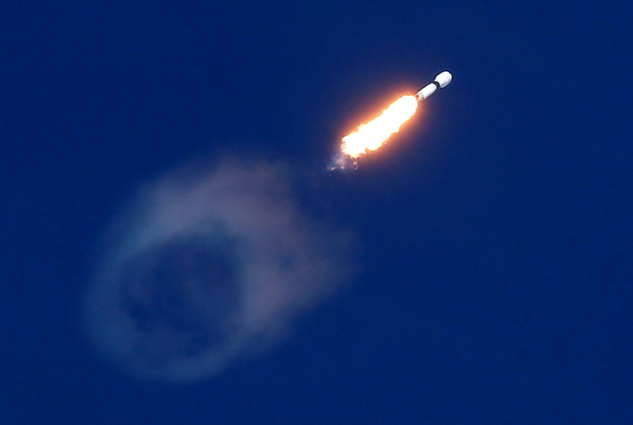 SpaceX, TeleSat Canada bids get US nod to expand satellite internet