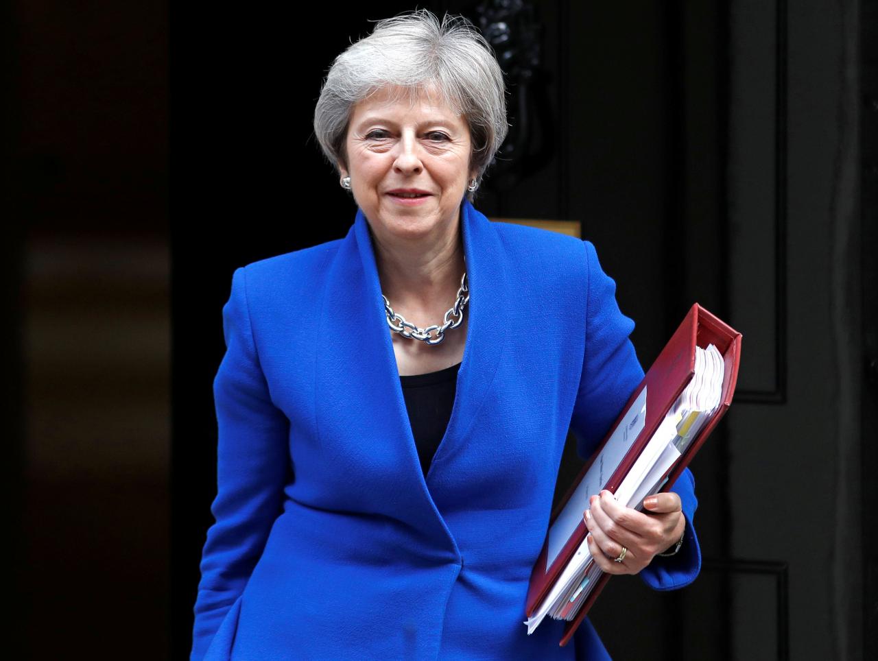 Ministers present May with 'plan B' for no-deal Brexit scenario