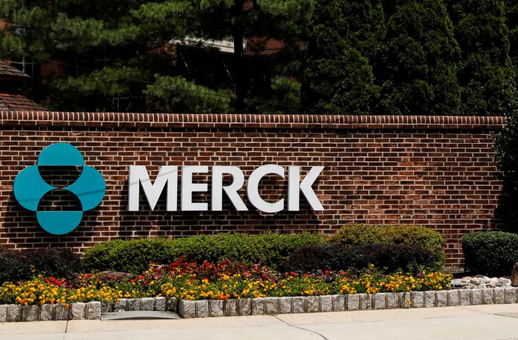 Merck cancer drug Keytruda succeeds in late-stage trial