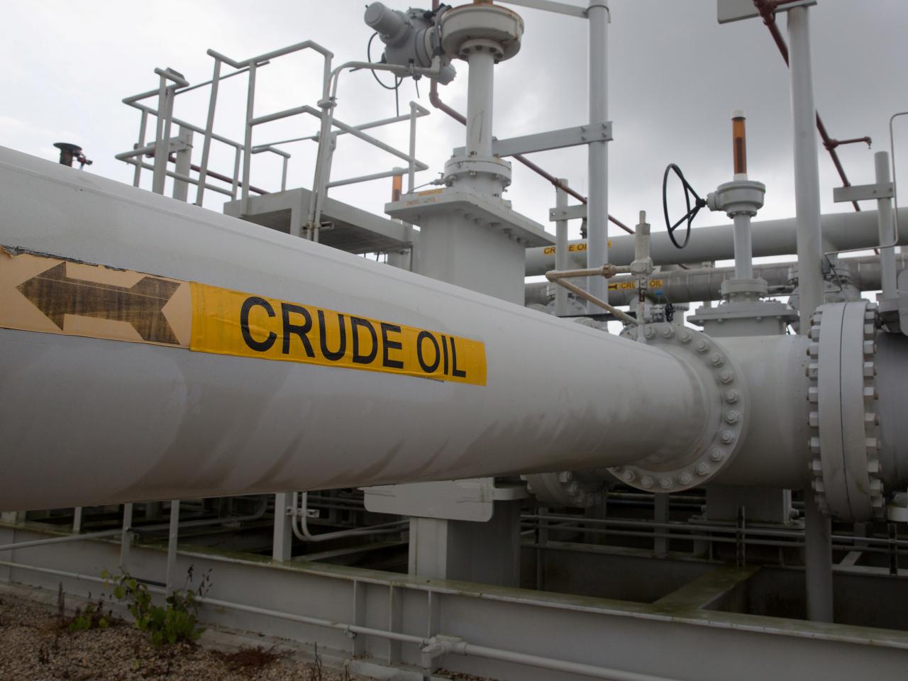 Brent oil edges up on expected OPEC cuts; US crude weaker amid swelling supply