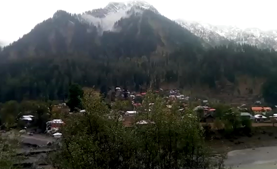 Snowfall blankets Neelum Valley, restricts people to homes