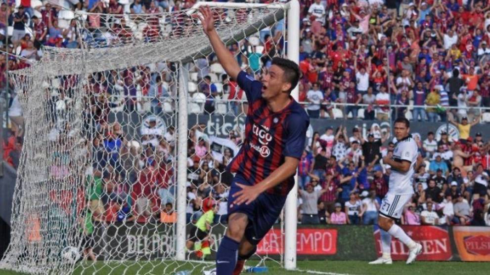 Fourteen-year old wunderkind makes history in Paraguayan derby