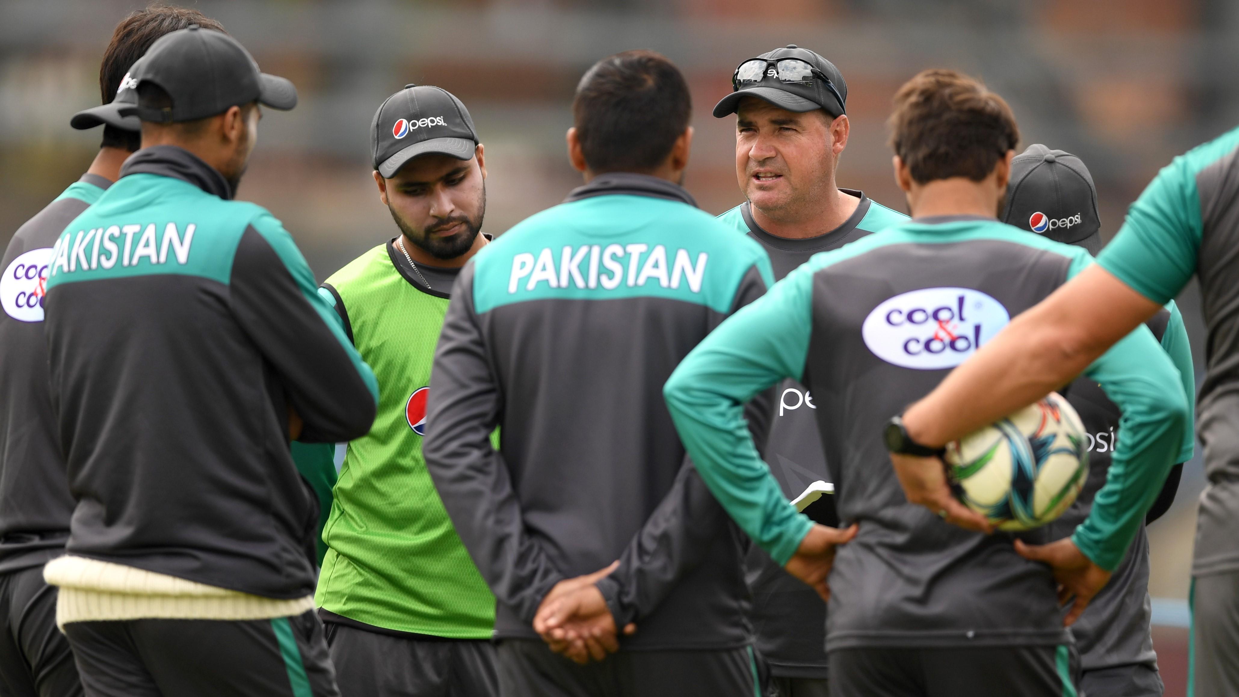 Young, exciting Pakistan have good chance: Arthur