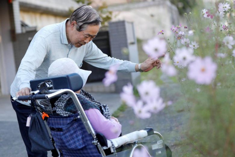Ageing Japan - Dementia puts financial assets of the elderly at risk