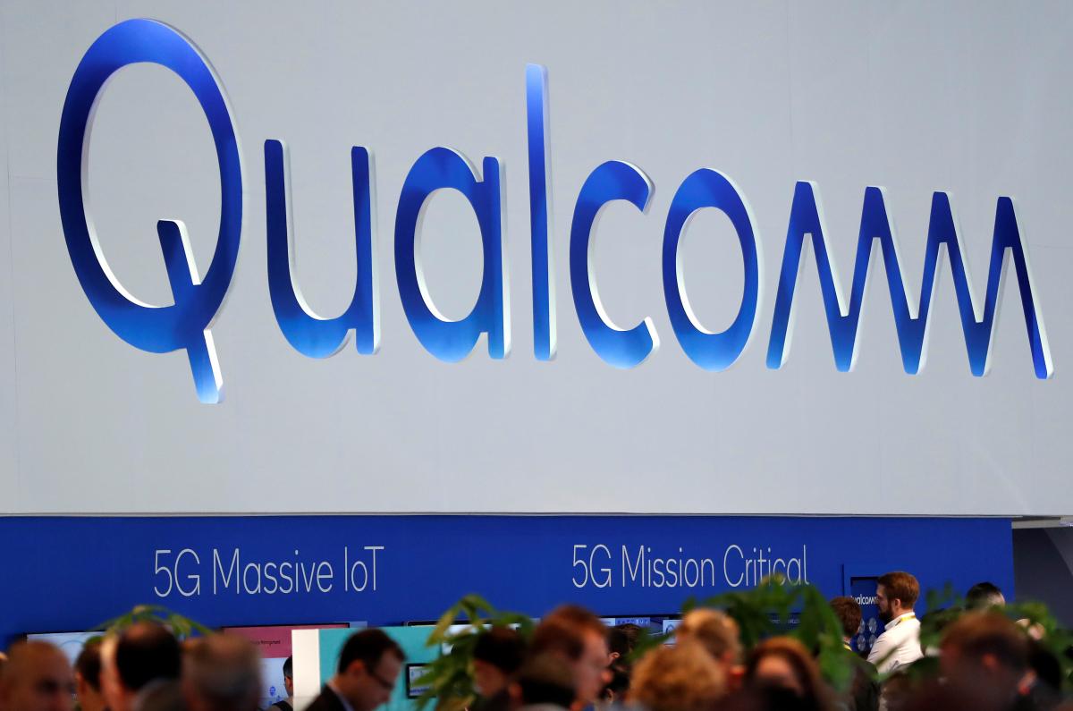 Court orders China sales ban on older Apple iPhones in Qualcomm case
