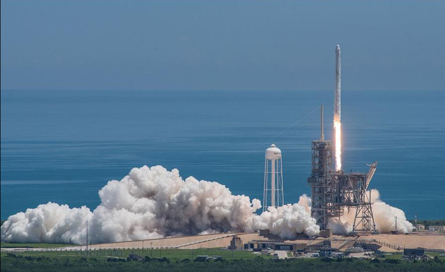 SpaceX rocket sends worms, liquid fuel to Int'l Space Station