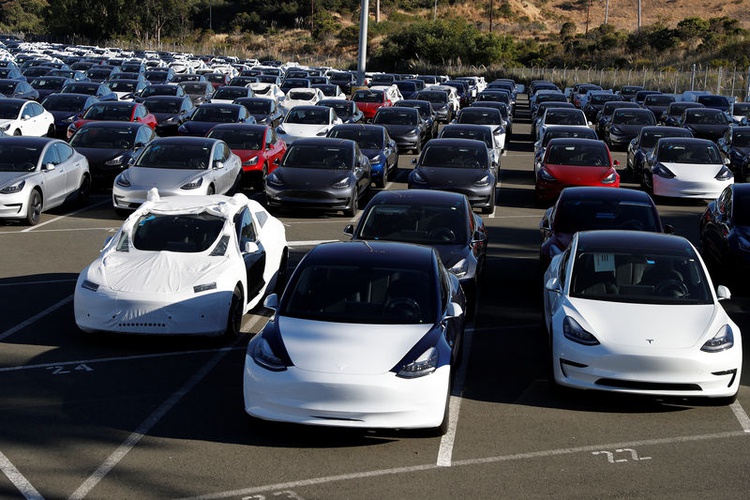 Tesla achieves Model 3 production of 1,000 cars per day
