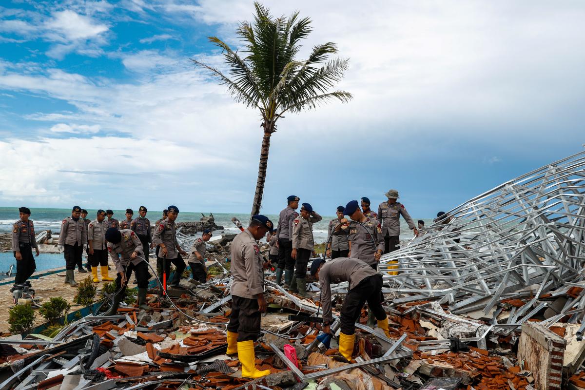 Earthquake of 6.9 strikes off Philippines, small tsunami possible: centre