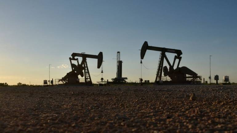 Oil plunges 6 percent as economic slowdown fears grip market