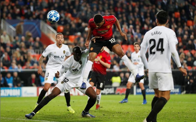 Manchester United lose 2-1 and blow chance of Champions League top spot