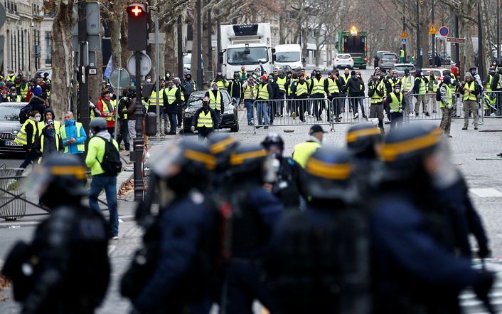 Turnout falters but France's 'yellow vest' protests rumble on