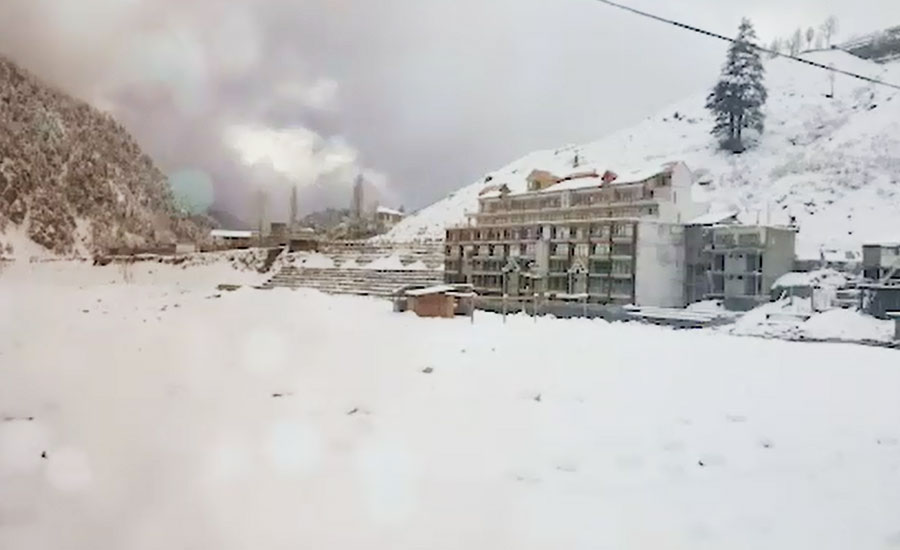 Tourists throng as snowfall spell continues in Murree