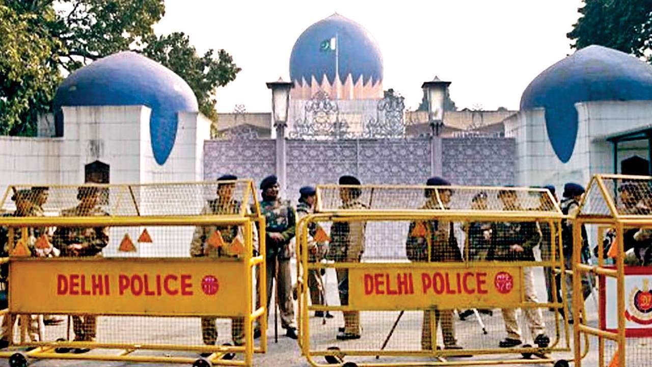 India hands over list of 347 Pakistani prisoners to Pak High Commission