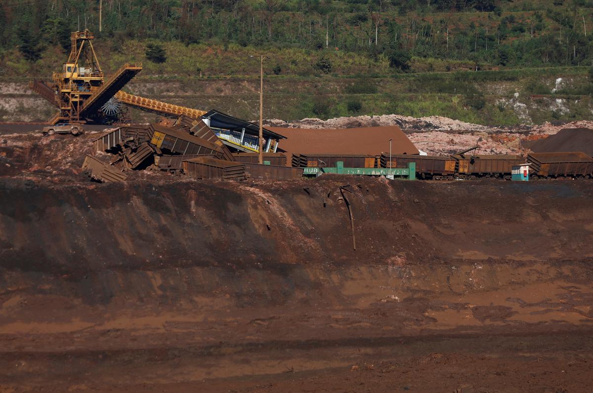 Vale to cut output, shut down dams after Brazil disaster
