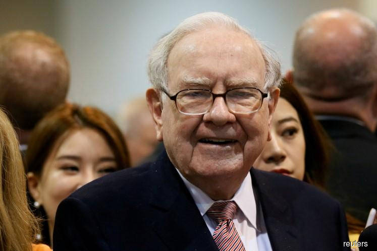 For Warren Buffett, sinking Apple shares a wish come true
