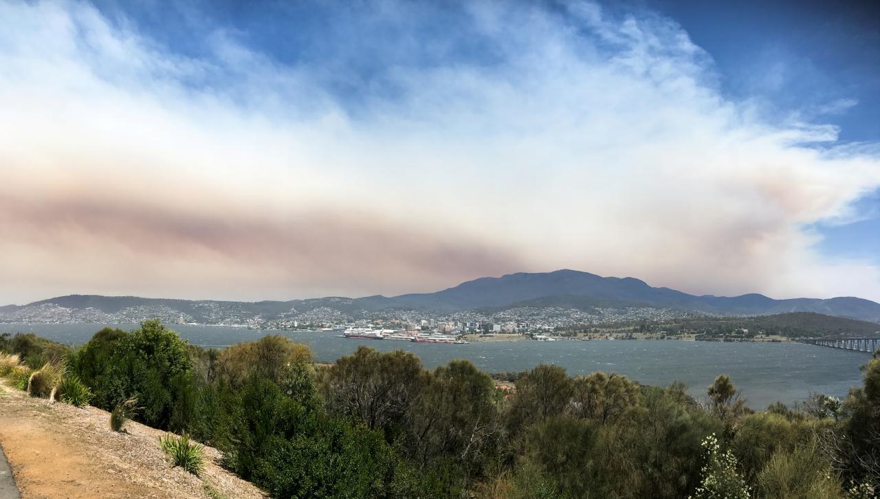 Bushfires rage in Australia's southeast but Sydney temperatures could drop