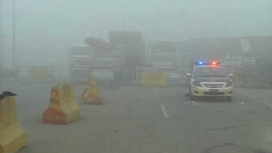 Dense fog engulfs different cities of Punjab, causes traffic mishaps