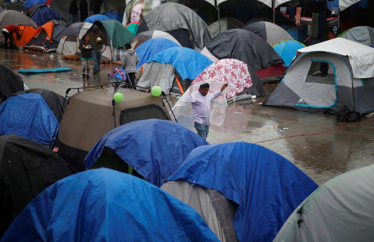 Central American migrants protest closure of Tijuana shelter