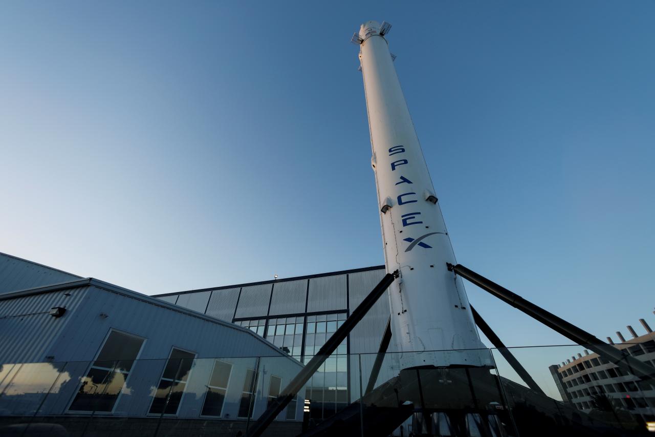 SpaceX to layoff 10 percent of workforce