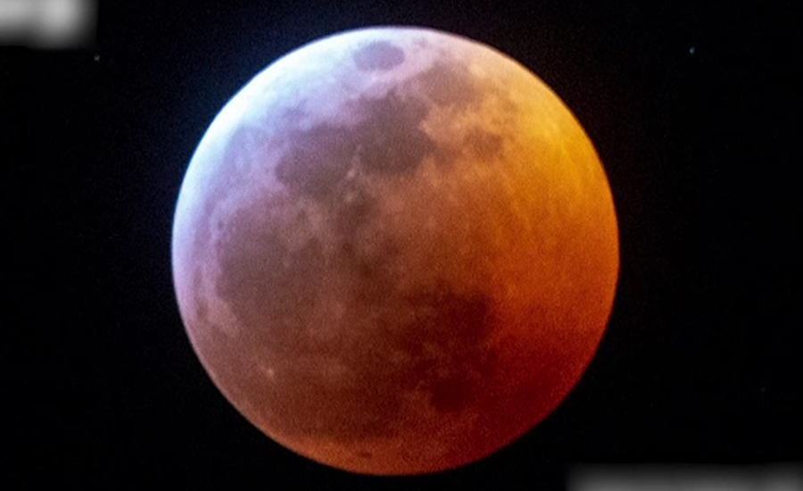 Eclipse watchers howl at Super Blood Wolf Moon