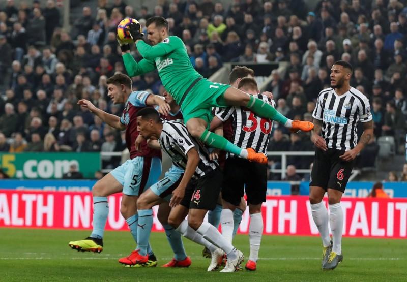 Newcastle edge away from danger, Leicester end slump