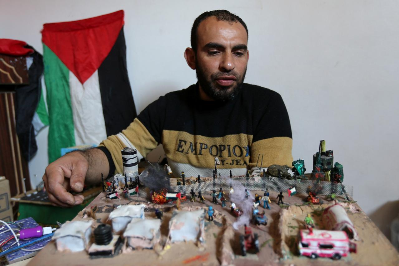 Gaza border protests provide artist with inspiration, and raw materials
