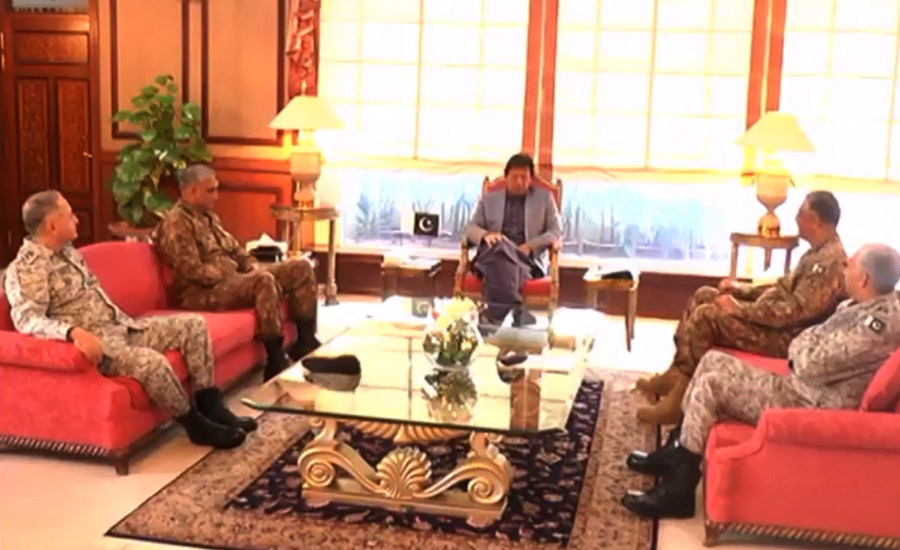 CJCSC General Zubair Hayat, PM Imran Khan discuss security situation